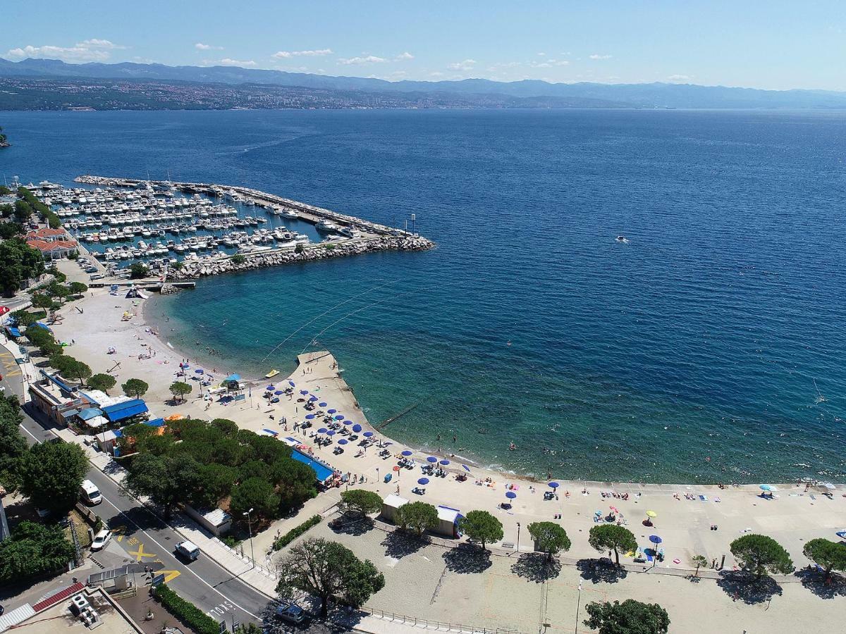 New Apartment With Swimming Pool Near The Beach Ičići Dış mekan fotoğraf